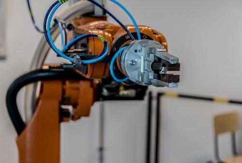 Csaknem ezer ipari robotot teleptettek Magyarorszgon