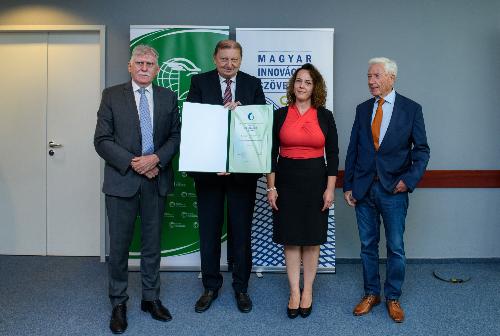 Önfertőtlenítő padlóburkolat nyerte a Magyar Kereskedelmi és Iparkamara által felajánlott innovációs díjat
